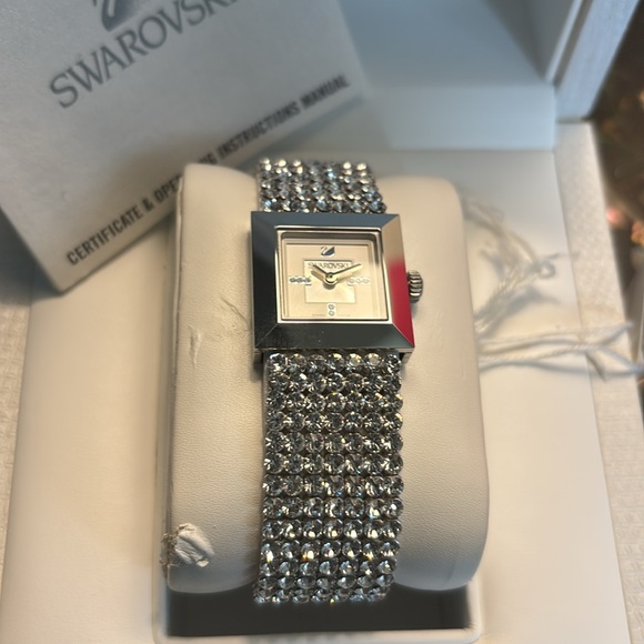 NEW Authentic Swiss Made Swarovski All Around Crystal Watch. Classic Time piece. - Picture 15 of 15